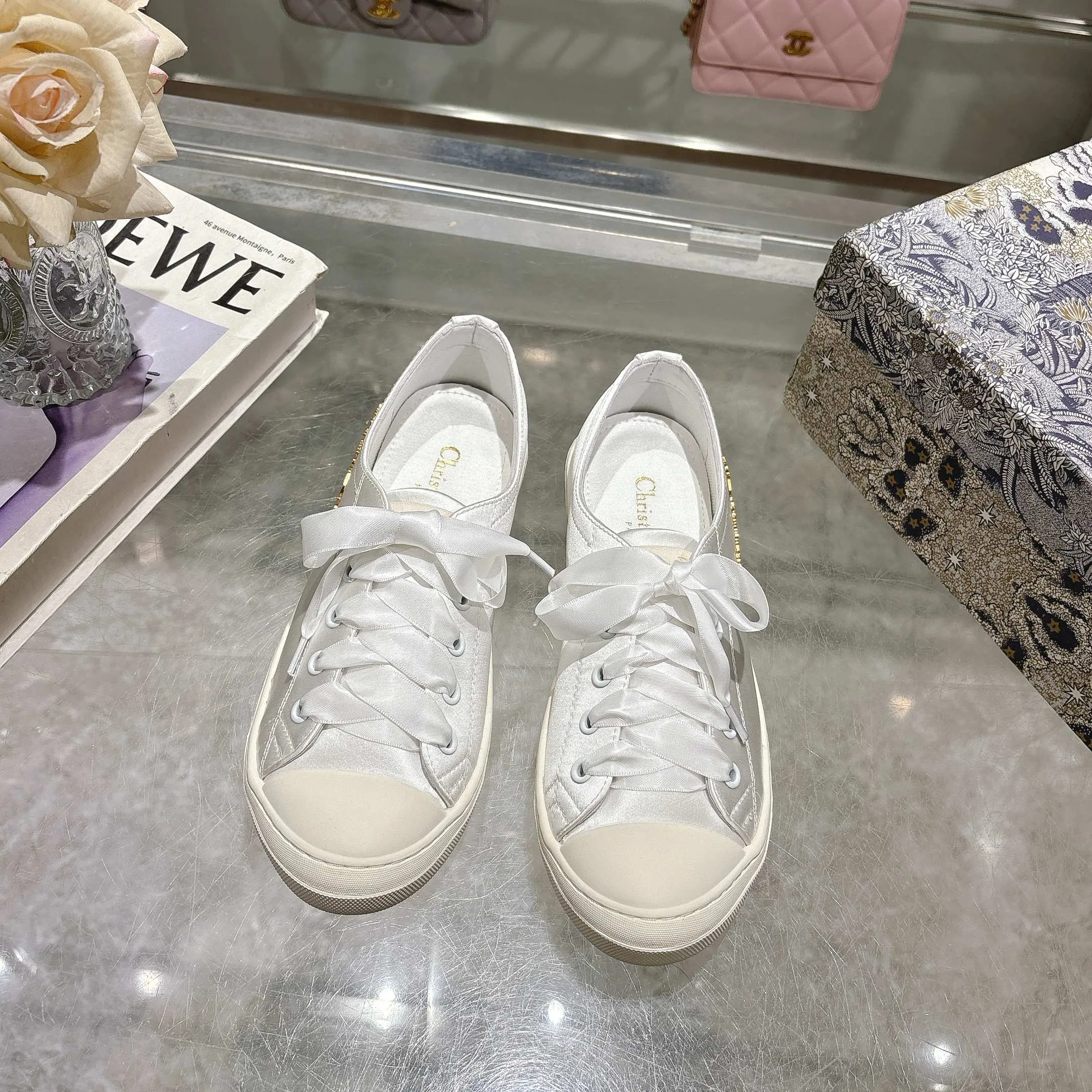 👟👟Ex-factory price 440👟👟 Dior ballet-style casual shoes, the same style as celebrities, satin fabric, breathable mesh lining, sheepskin for feet, wear-resistant rubber sole, size 35-40.